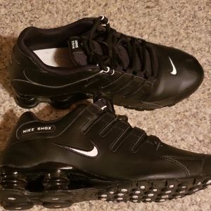Nike shox black and white size 8 mens